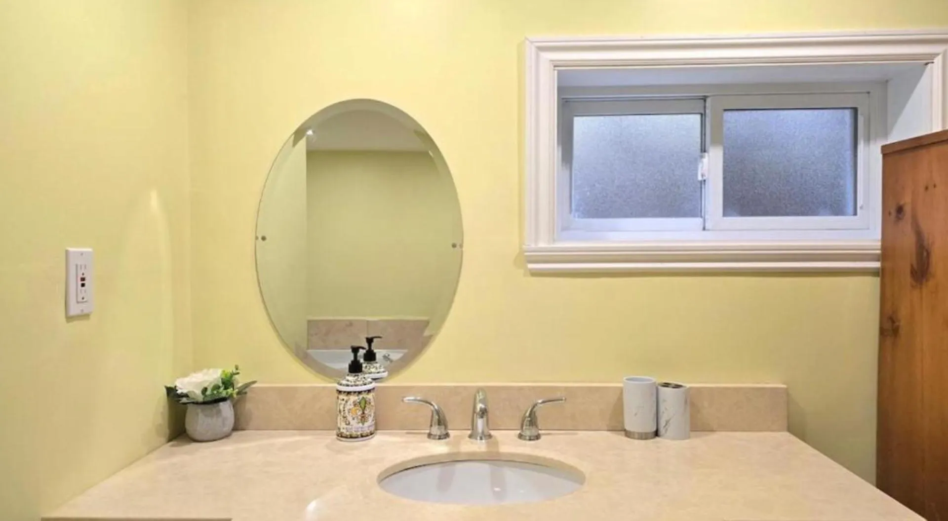 Le Cozy Retreat Private Spa Wine & Relaxing Escape Quebec City
